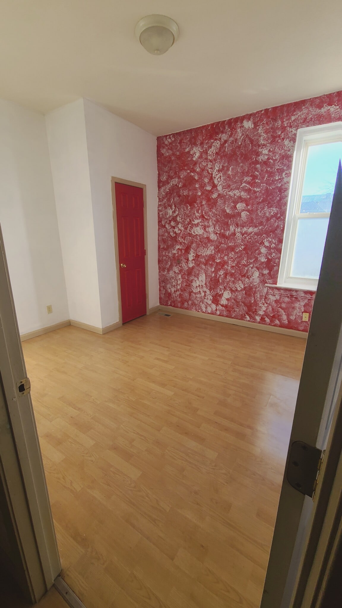 Bed 1 - 2029 Bryan Ave