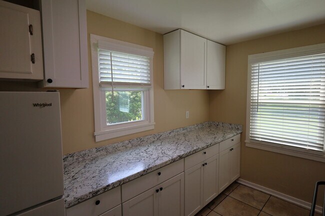 Building Photo - 1700 Clover Dr