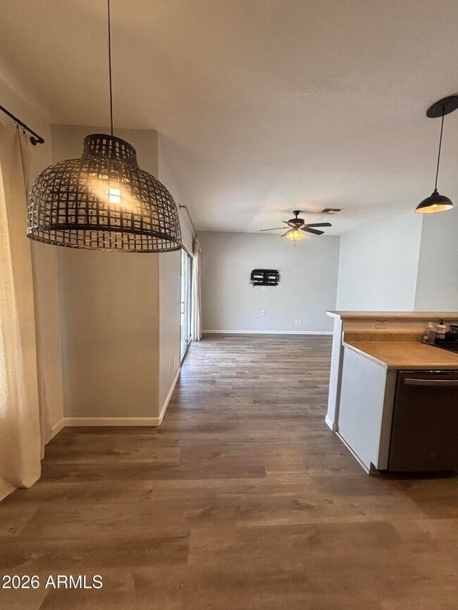 Building Photo - 948 E Savannah Dr