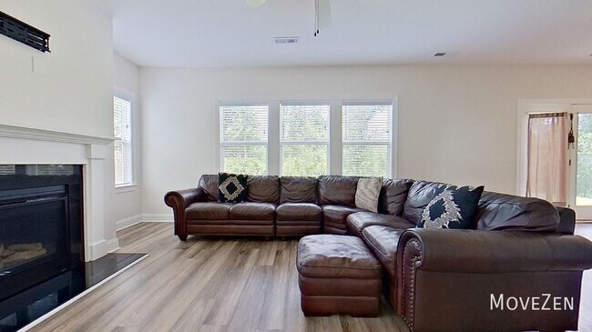 Building Photo - 10101 Belville Oaks Ln