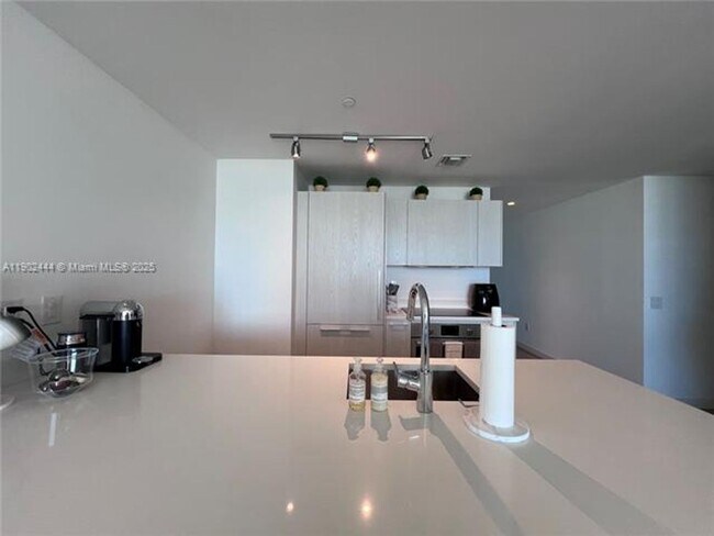 Building Photo - 501 NE 31st St