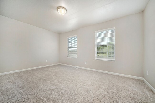 Building Photo - Newer Home for Lease!