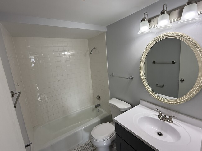 Building Photo - 4500 Beau Monde Dr