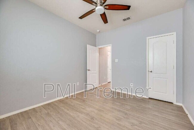 Building Photo - 9004 Blackstone Dr