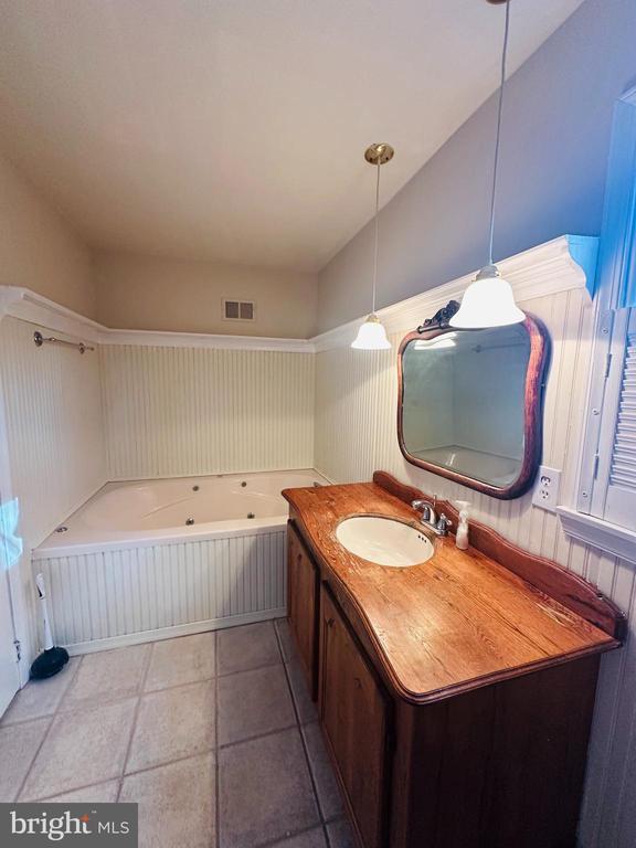 Building Photo - 15 Cherrywood Dr