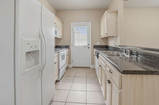 Building Photo - Beautifully Renovated 3 BD 3 BA Single Family Home Near Florida State University Campus.