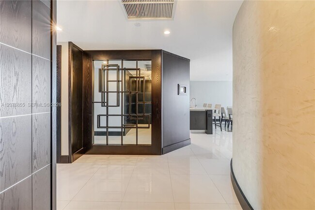 Building Photo - 17001 Collins Ave