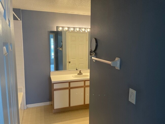 Building Photo - 3-bedroom, 2-bath home features a 2-car garage