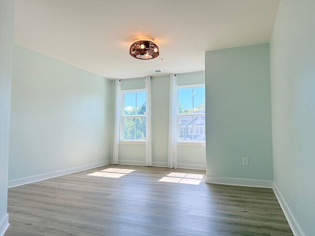Building Photo - Coastal Luxury Living in River Run – Minut...