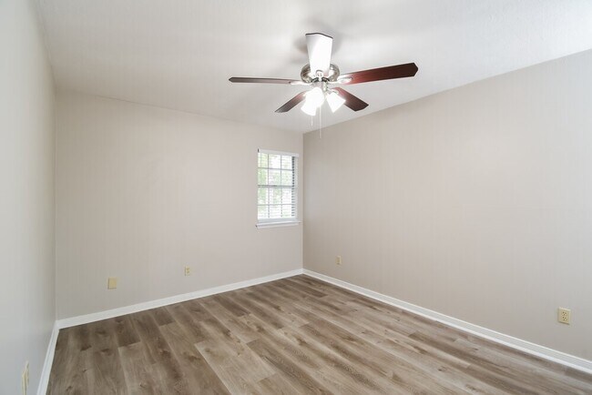 Building Photo - 4765 Oakmont Ct