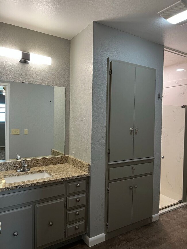 Building Photo - 3/2/2 South West Lubbock