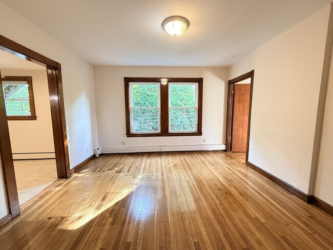 Building Photo - 5 Oakland St