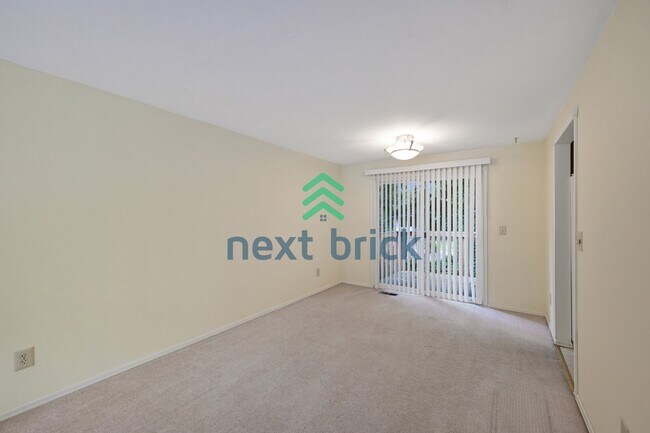 Building Photo - Spacious 4-Bedroom Retreat with 3 Full Baths in the Heart of Redmond – 2,490 Sq Ft of Comfort!