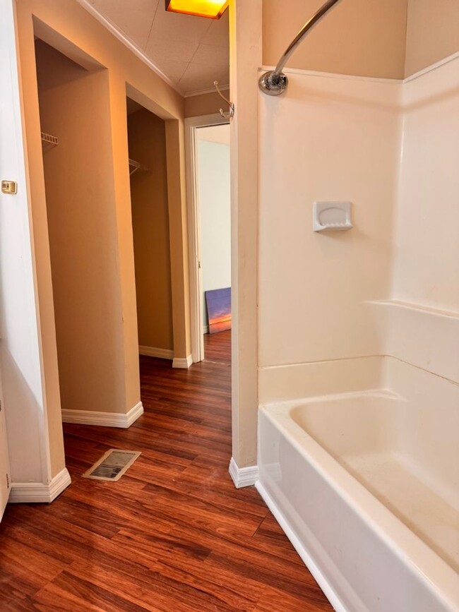 Building Photo - Rental