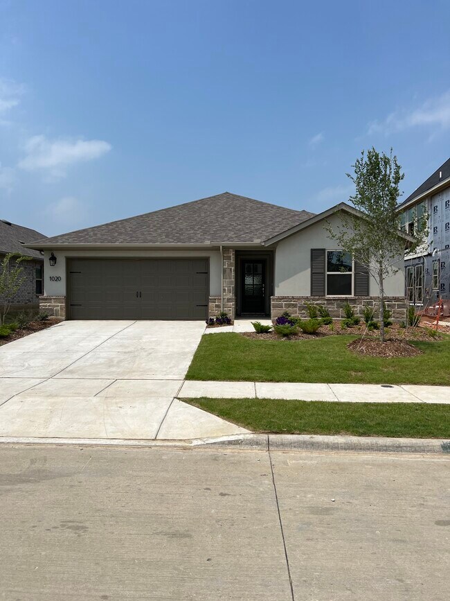 Building Photo - 1020 Huckleberry St