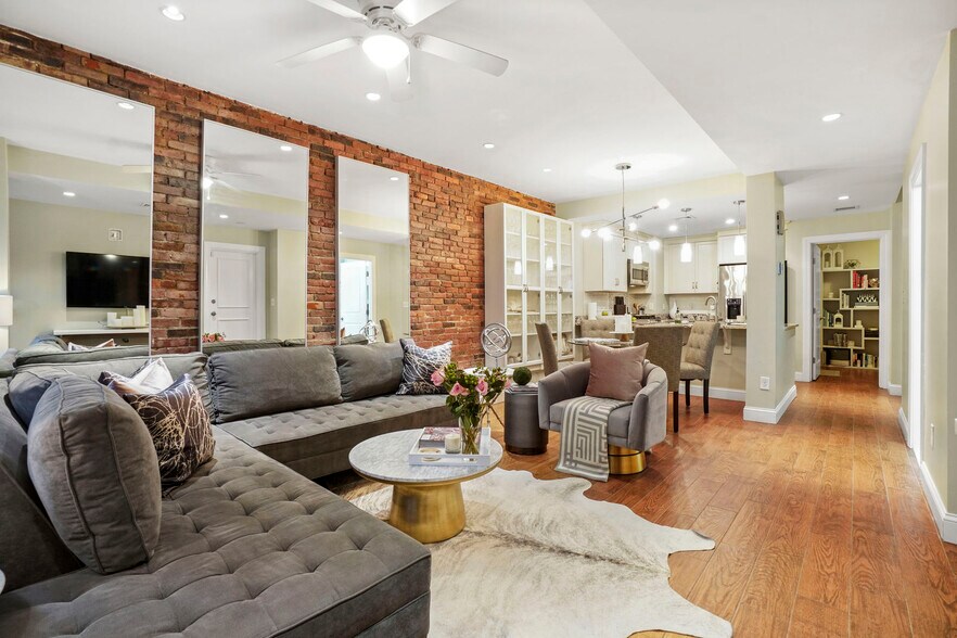 Building Photo - 16 Follen St