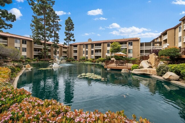 Building Photo - Beautiful 2BD/2BA Condo in Prime Pacific Beach Location!