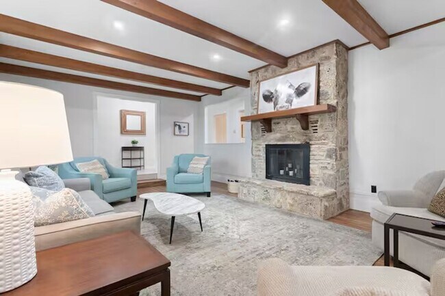 Building Photo - 3 Bed, 3 Bath Home with Expansive Kitchen, Two Living Areas & Private Suite