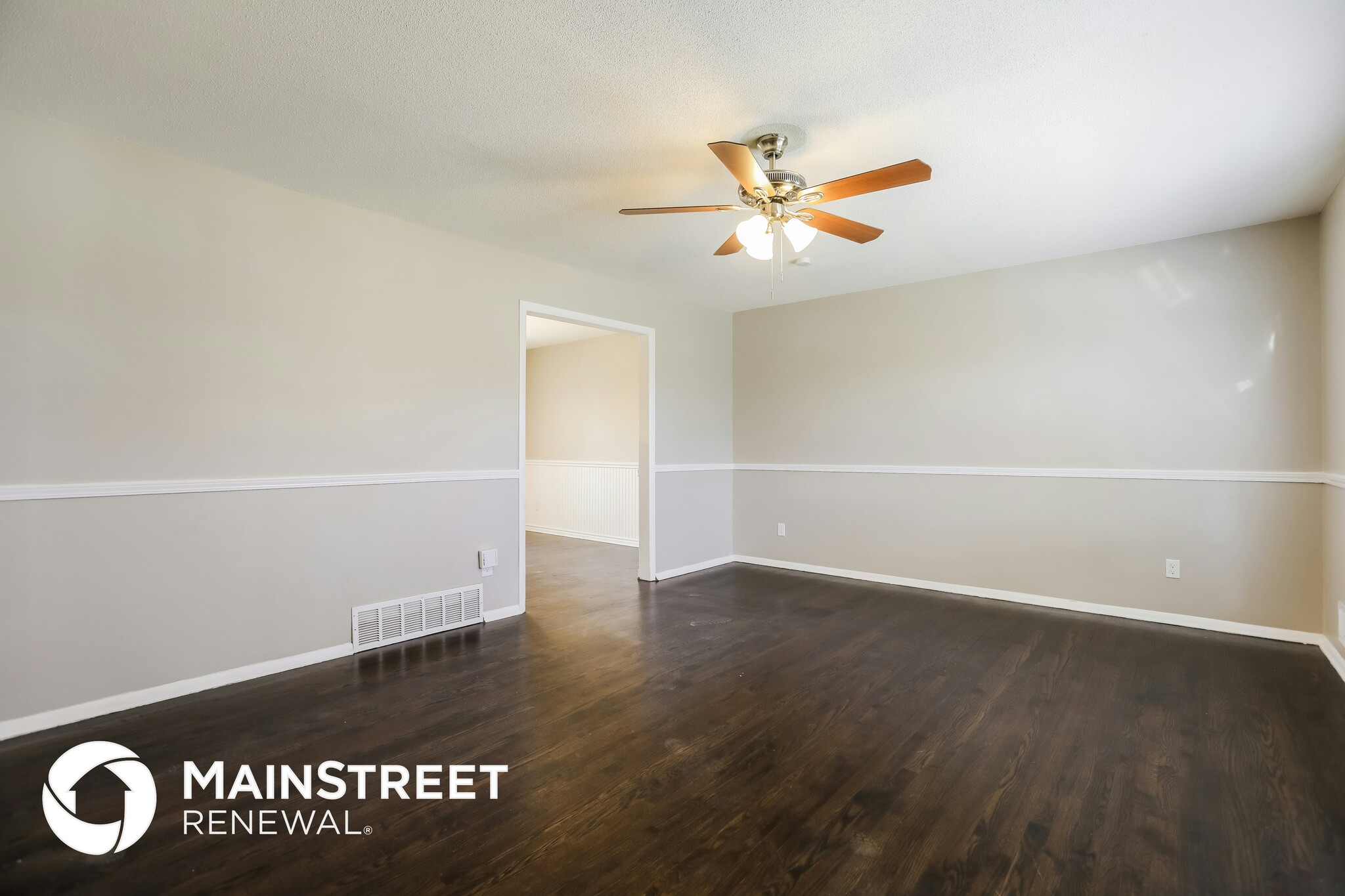 Building Photo - 2900 S Linwood Ave