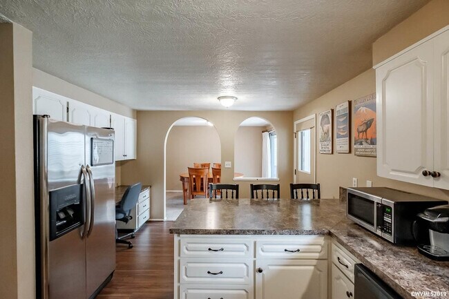 Building Photo - Spacious 4-Bedroom Home in Prime Corvallis Location!