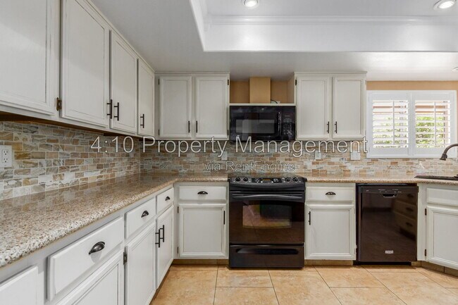 Building Photo - 26002 S La Cite Dr