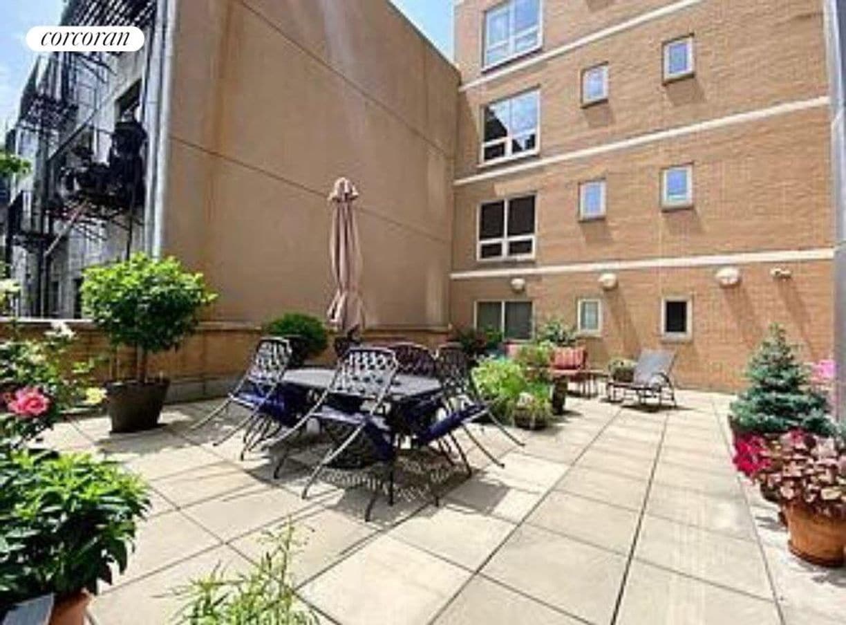 Building Photo - 302 2nd St