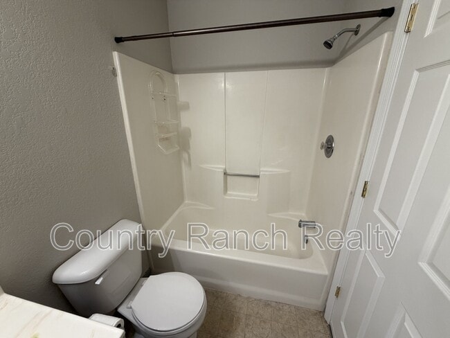 Building Photo - 2899 Country Club Dr