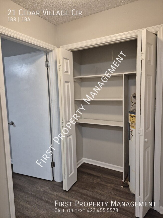 Building Photo - 21 Cedar Village Cir