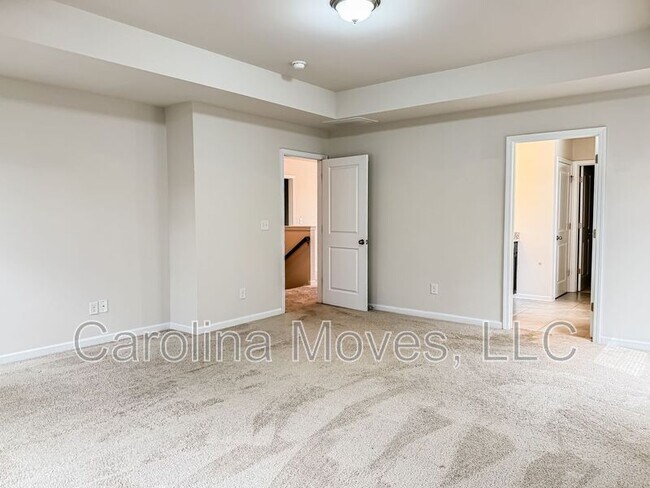 Building Photo - 537 Shrine Ct