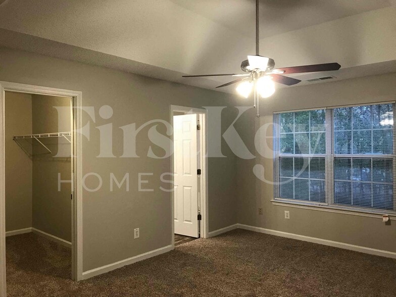 Building Photo - 4020 Brookfield Way