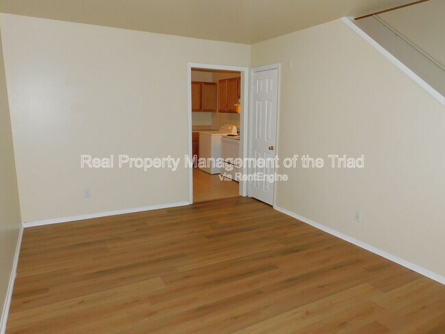 Building Photo - 2405 E Florida St