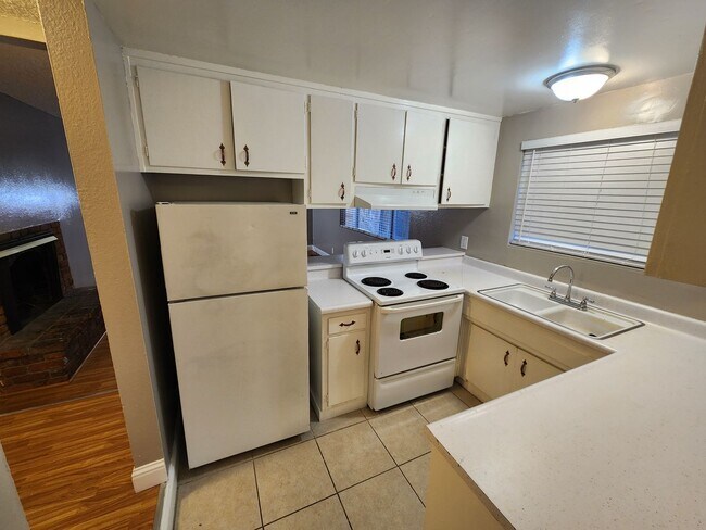 Building Photo - 2010 18th St