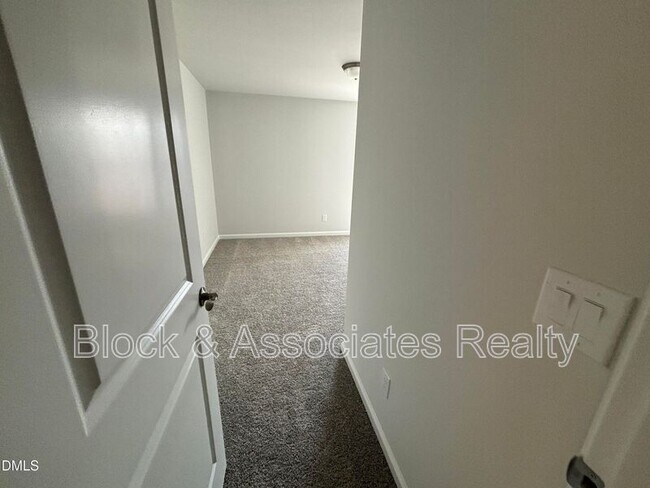 Building Photo - 3230 Pelican Ln