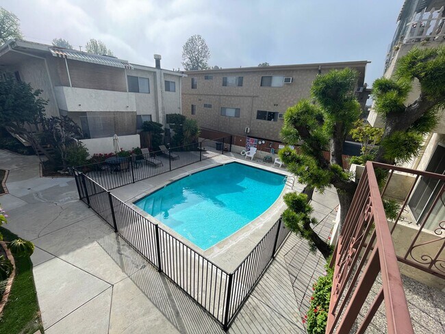 Building Photo - 1bd/1ba, Gorgeous, private unit with balcony, with parking in Sherman Oaks!