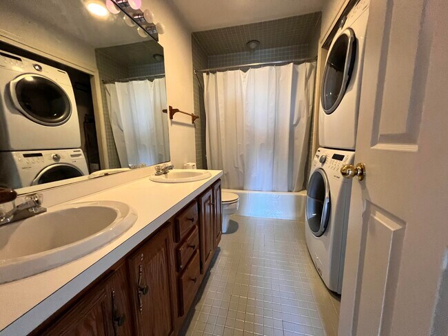 Building Photo - 500 Washington St