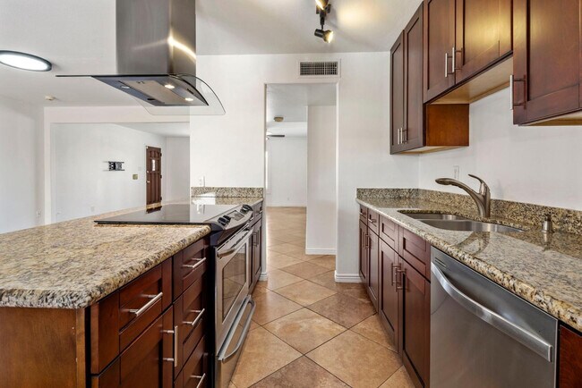 Building Photo - 8323 E Montecito Ave