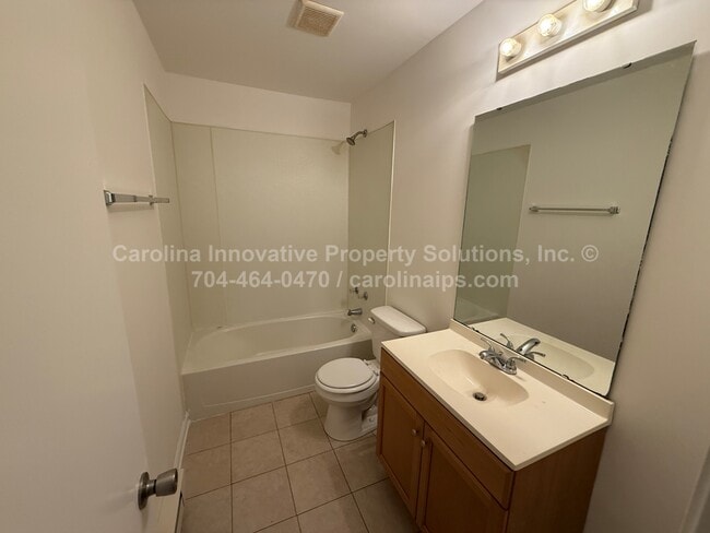 Building Photo - 1800 Newland Rd