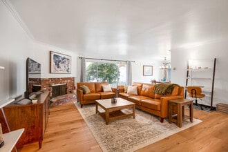 Building Photo - 610 Calle De Los Amigos