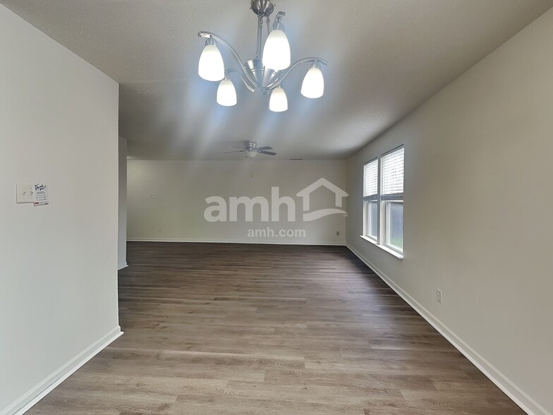 Building Photo - 8404 S Shady Trail Dr