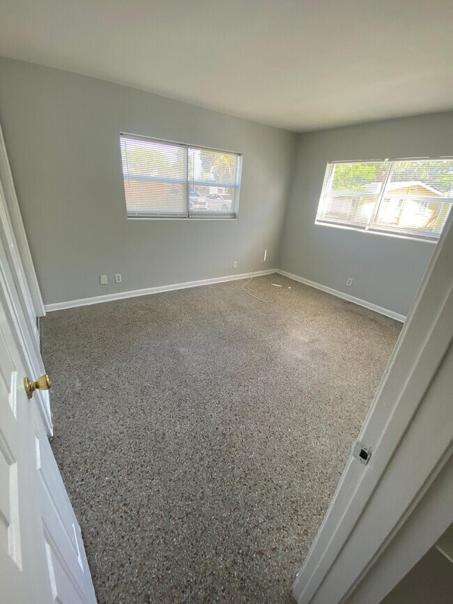 Building Photo - 3716 Henry Ave
