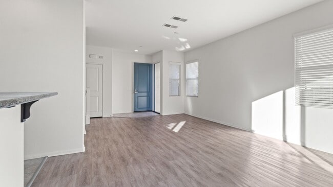 Building Photo - 2BR Townhouse in Imperial Beach with Washer/Dryer and Garage!