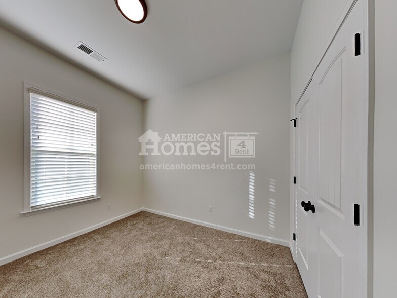 Building Photo - 5102 Laurel Springs Dr