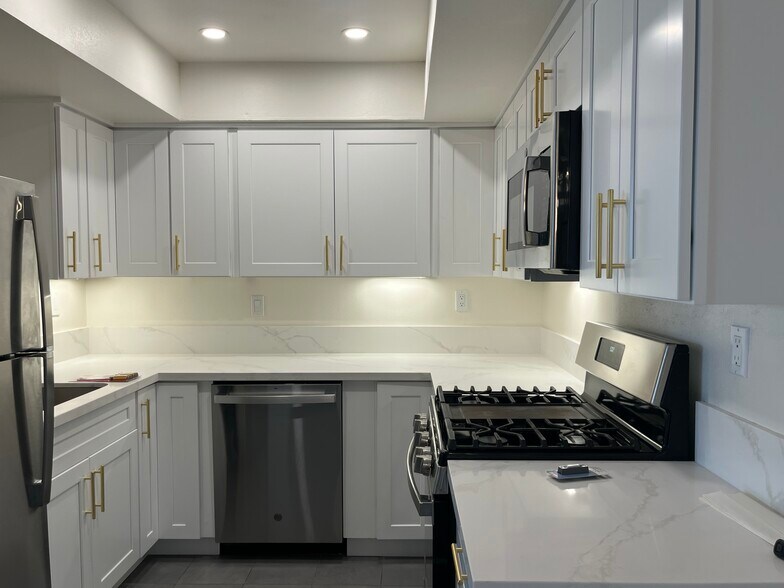 Building Photo - 29105 Thousand Oaks Blvd