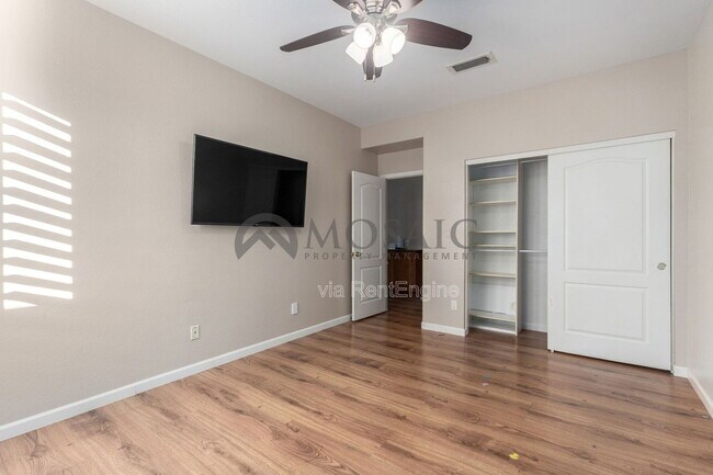 Building Photo - 2738 E Silverwood Dr