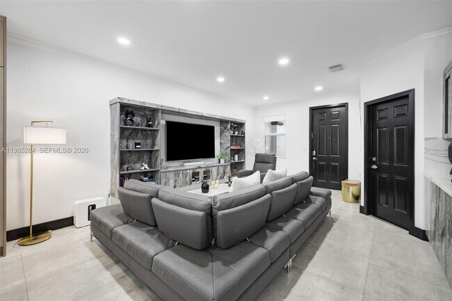 Building Photo - 7852 NW 116 Pl