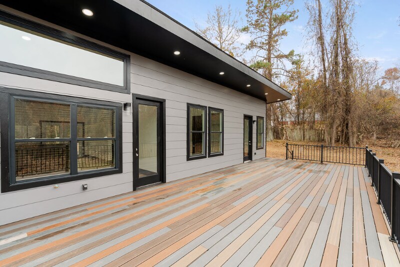 Building Photo - 92 Riverside Dr