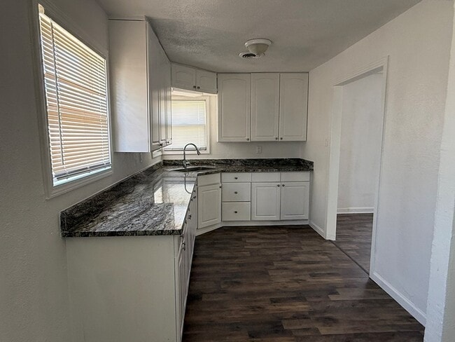 Building Photo - 3137 N Tom Green Ave