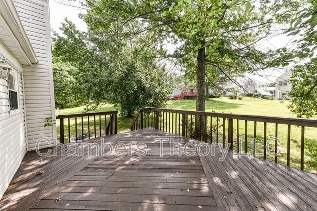 Building Photo - 10135 Forest Hill Cir
