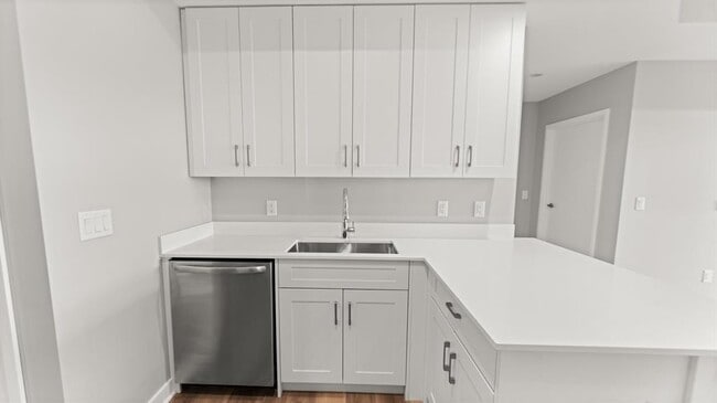 Building Photo - 475 Communipaw Ave