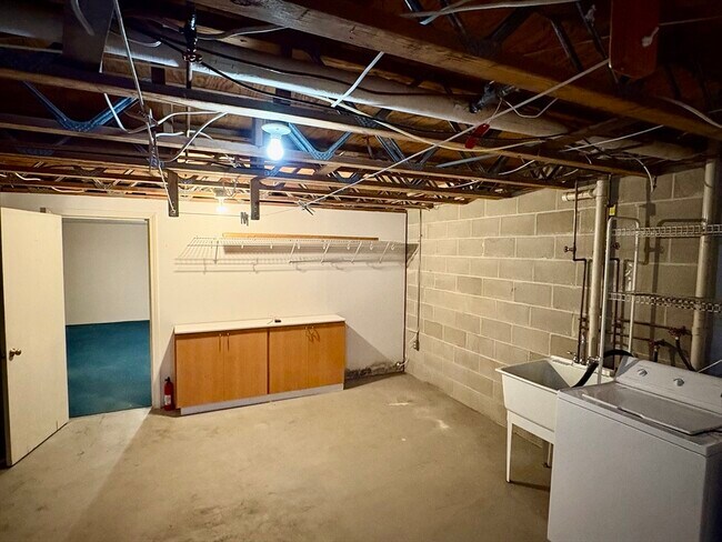 Building Photo - 224 Park St